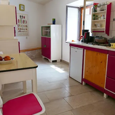 Authentic Countryhouse In Nugla בית נופש
