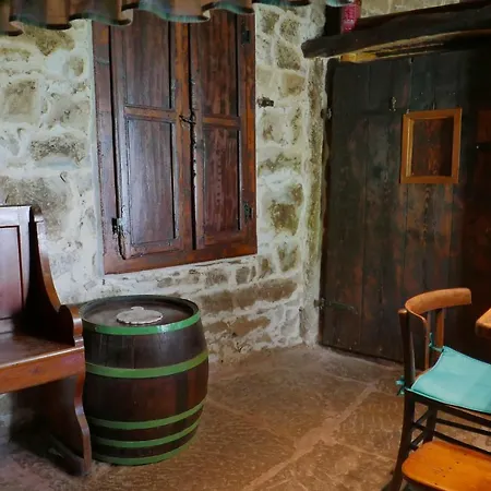 Authentic Countryhouse In Nugla בית נופש *