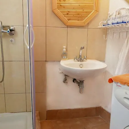 Authentic Countryhouse In Nugla