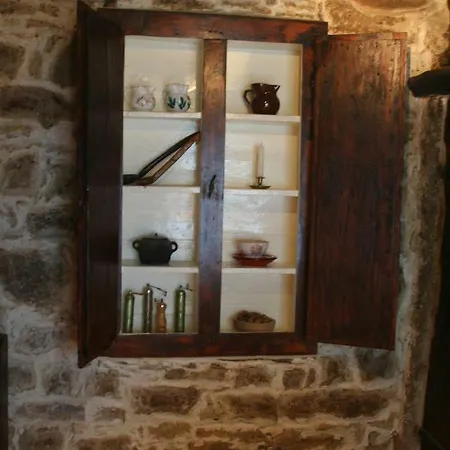 Authentic Countryhouse In Nugla בית נופש *