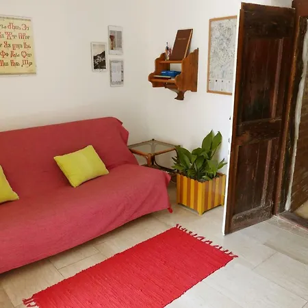 Authentic Countryhouse In Nugla בית נופש